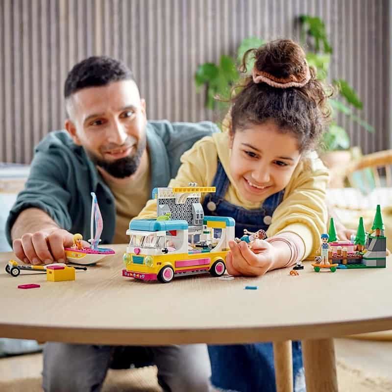 Lego Friends Boscamper met zeilboot - Afbeelding 4