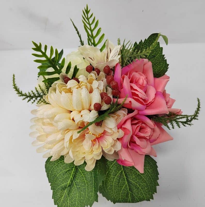 Bloemstuk roos/chrysant d30xh20cm