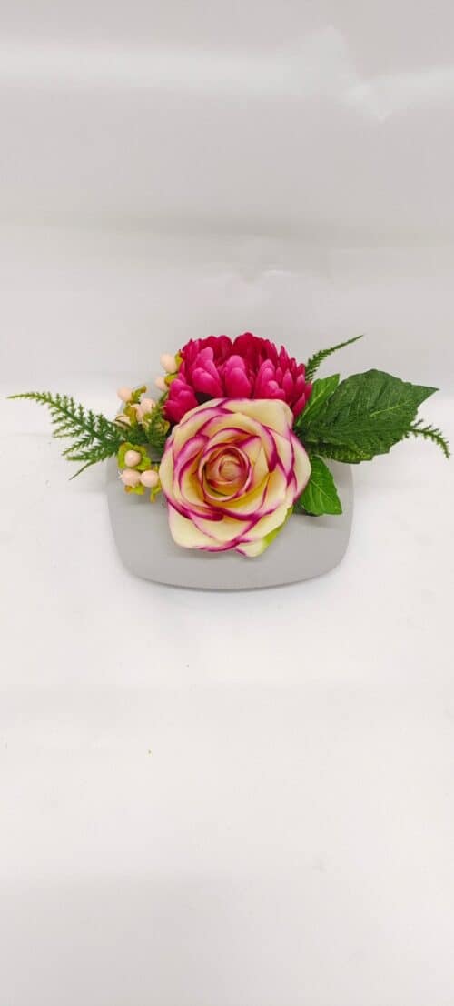 Bloemstuk roos/chrysant l18xb18xh12cm