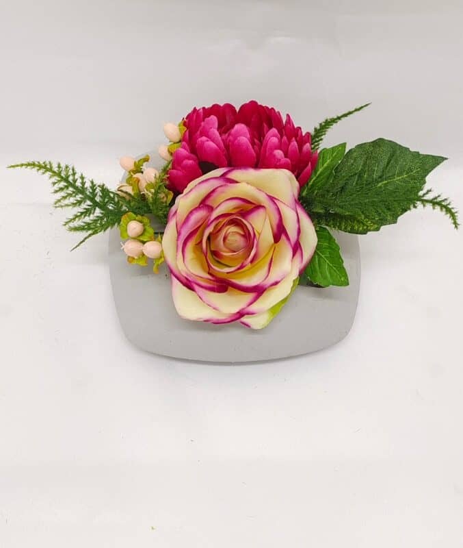 Bloemstuk roos/chrysant l18xb18xh12cm