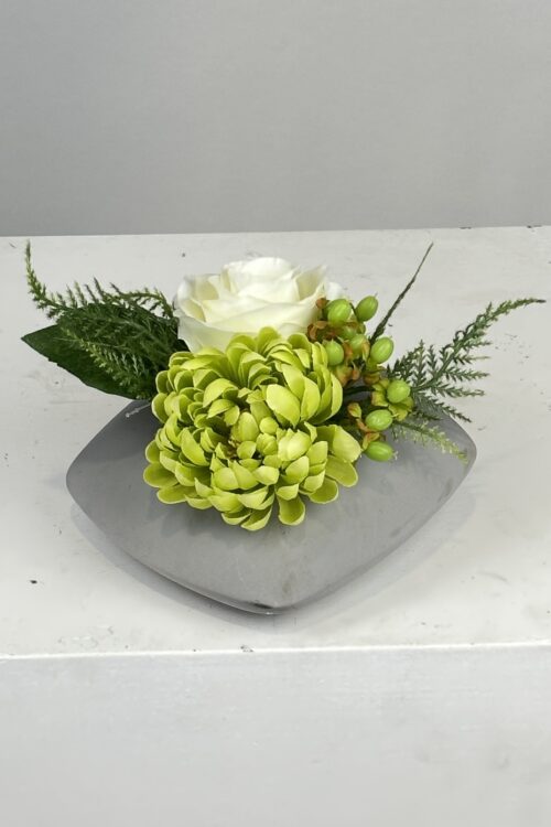 Bloemstuk roos/chrysant l18xb18xh12cm